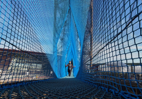 Turnul Eiffel vine cu o nouă atracţie pentru vizitatori: un pod suspendat la 60 de metri deasupra solului