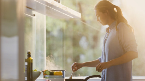 Gătitul acasă reduce riscul de demență. Ce arată un studiu despre obiceiurile săptămânale