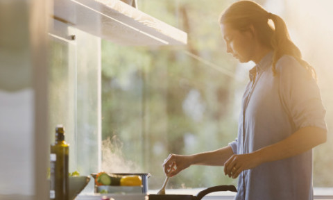 Gătitul acasă reduce riscul de demență. Ce arată un studiu despre obiceiurile săptămânale