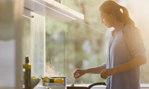 Gătitul acasă reduce riscul de demență. Ce arată un studiu despre obiceiurile săptămânale