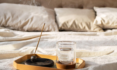 Ritualul de 10 secunde care îți poate transforma dimineața. Secretul pentru energie și o piele radiantă