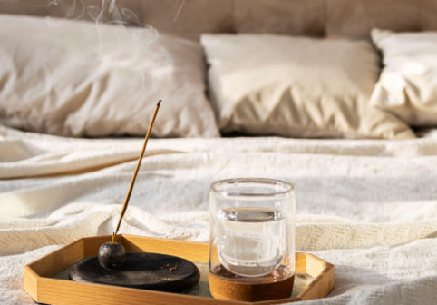 Ritualul de 10 secunde care îți poate transforma dimineața. Secretul pentru energie și o piele radiantă