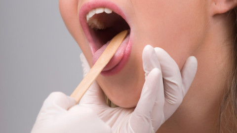 De ce simți gust metalic în gură. Un simptom banal care poate ascunde mai multe cauze