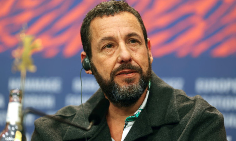 Adam Sandler, la 60 de ani. „Regele comediei”, unul dintre cei mai bogați actori. Are o avere impresionantă