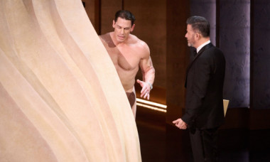 Ce nu s-a văzut în direct! Cum a reușit John Cena să nu arate tot pe scena Oscarurilor, după ce a apărut gol pușcă în fața colegilor