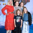 Tori Spelling, împreună cu Dean McDermott și copiii lor/ Profimedia
