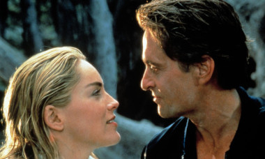 Sharon Stone, dezvăluiri despre o dispută cu Michael Douglas, înainte de filmările pentru Basic Instinct. Actorul respinge afirmațiile
