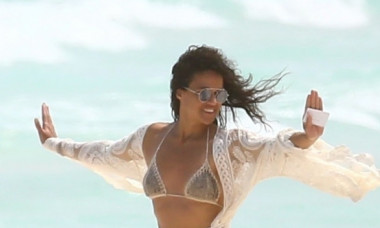 Michelle Rodriguez, spectaculoasă în costum de baie, pe plajă în Cancun. Actrița din „Fast and Furious”, siluetă impecabilă la 45 de ani