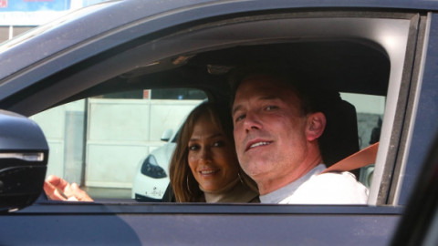 Jennifer Lopez și Ben Affleck, zâmbete largi în fața paparazzilor, tensionați în rest. Detaliul care i-a "scăpat" actorului, după zvonurile divorțului