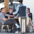 PREMIUM EXCLUSIVE Smiling Ben Affleck enjoys playing cards with kids