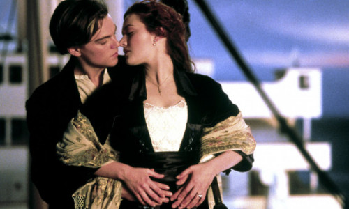 Kate Winslet, despre filmarea faimoasei scene a sărutului cu Leonardo DiCaprio în „Titanic”: A fost un „coșmar”