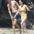 Dakota Johnson pe plajă/ Profimedia