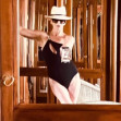 Catherine Zeta-Jones, în costum de baie