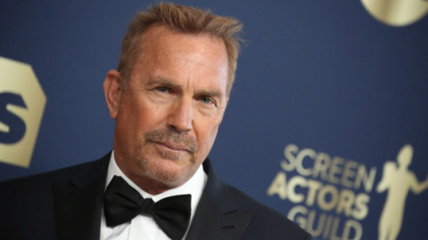 Ea 46 de ani, el 71. Cine este femeia care l-ar fi cucerit pe Kevin Costner după divorțul de Christine Baumgartner