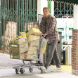 PREMIUM EXCLUSIVE Single man Ben Affleck grocery shopping at night