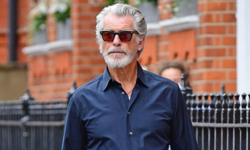 Pierce Brosnan, surprins cu fiul său, după 20 de ani de când spunea că a rupt orice legătură cu el. Imaginile inedit i-au uimit pe fani