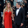 Antonio Banderas mit Partnerin Nicole Kimpel bei der Premiere des Kinofilms 'Babygirl' auf der Biennale di Venezia 2024 / 81. Internationale Filmfestspiele von Venedig im Palazzo del Cinema. Venedig, 30.08.2024