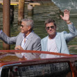 Venezia 81, Brad Pitt e George Clooney arrivano in Darsena