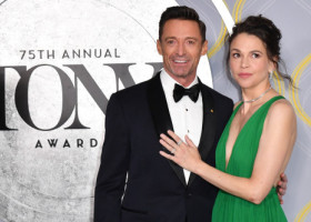 Hugh Jackman, criticat dur după ce și-a asumat relația cu Sutton Foster pe rețelele sociale: „Te-ai gândit vreo secundă la copiii tăi?”