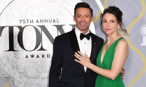 Hugh Jackman, criticat dur după ce și-a asumat relația cu Sutton Foster pe rețelele sociale: „Te-ai gândit vreo secundă la copiii tăi?”