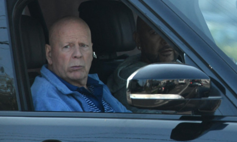 Cine gestionează averea imensă a lui Bruce Willis, bolnav de demență. A devenit stâlpul principal al familiei