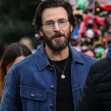 Chris Evans, de nerecunoscut la premiera filmului „Red One” din Londra/ Profimedia