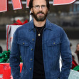 Chris Evans, de nerecunoscut la premiera filmului „Red One” din Londra/ Profimedia
