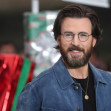 Chris Evans, de nerecunoscut la premiera filmului „Red One” din Londra/ Profimedia