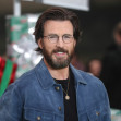 Chris Evans, de nerecunoscut la premiera filmului „Red One” din Londra/ Profimedia