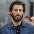 Chris Evans, de nerecunoscut la premiera filmului „Red One” din Londra/ Profimedia