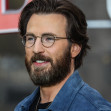 Chris Evans, de nerecunoscut la premiera filmului „Red One” din Londra/ Profimedia