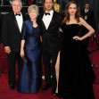 Angelina Jolie, împreună cu părinții lui Brad Pitt, William și Jane, pe covorul roșu/ Profimedia