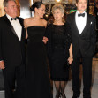 Angelina Jolie, împreună cu părinții lui Brad Pitt, William și Jane, pe covorul roșu/ Profimedia