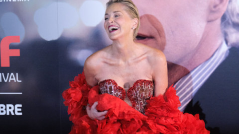 Sharon Stone spune clar cine e actorul care sărută cel mai bine: "Chiar m-a dat pe spate". Scena lor a rămas memorabilă