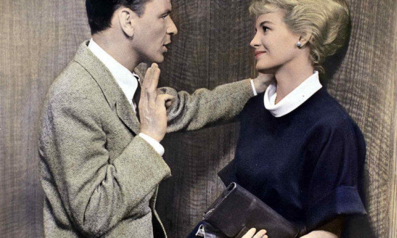 A făcut furori în anii '70, jucând alături de Frank Sinatra, dar acum e de nerecunoscut. Angie Dickinson, vizibil afectată de bătrânețe