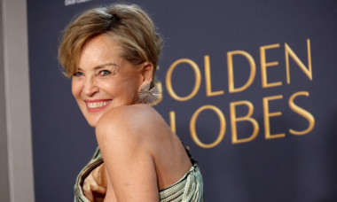 Sharon Stone a pozat topless, înconjurată de bărbați, la 67 de ani. Imaginea i-a cucerit pe fani: „O adevărată legendă!”