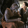 Djimon Hounsou și Angelina Jolie, în Lara Croft: Tomb Raider - The Cradle of Life (2003)