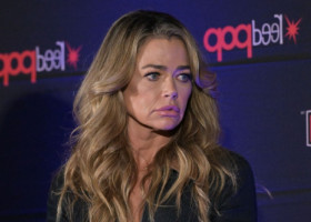 Denise Richards, în mijlocul unui scandal de proporții. Soțul ei o acuză de infidelitate: „Plănuia să-și strecoare amantul în cameră”