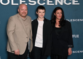 Cine sunt părinții lui Owen Cooper, băiatul care joacă în Adolescence. Oameni simpli și muncitori care fac totul pentru visul fiului