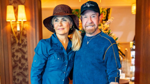 Cine este soția lui Chuck Norris, femeia pentru care starul filmelor de acțiune a renunțat la carieră