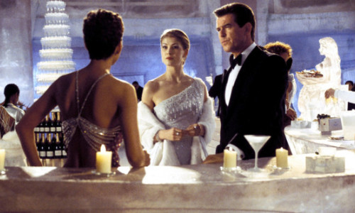 Cum arată azi fata Bond din 