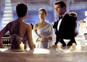 Cum arată azi fata Bond din "Die Another Day". A jucat cu Tom Cruise și Ben Affleck, are 46 de ani și doi copii cu nume deosebite