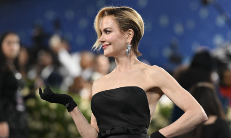 Nicole Kidman, cu părul natural, după ce a apărut cu peruci pe covorul roșu. Actrița, în vacanță alături de soră și nepoată