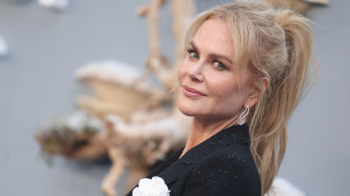 Elegantă și îndrăzneață în același timp. Nicole Kidman, într-un costum cu sacou foarte decoltat: „Frumoasă femeie!”