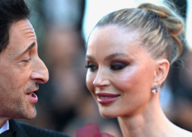 Adrien Brody, tandru și îndrăgostit pe covorul roșu la Cannes. Georgina Chapman a avut ochii doar pentru el