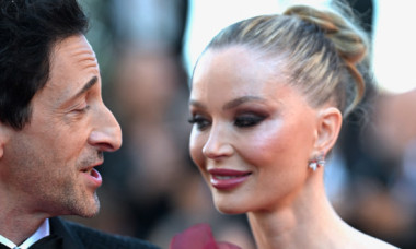 Adrien Brody, tandru și îndrăgostit pe covorul roșu la Cannes. Georgina Chapman a avut ochii doar pentru el