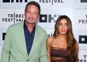 David Duchovny s-a căsătorit în secret, după opt ani de relație. El are 64 de ani, aleasa lui, 31