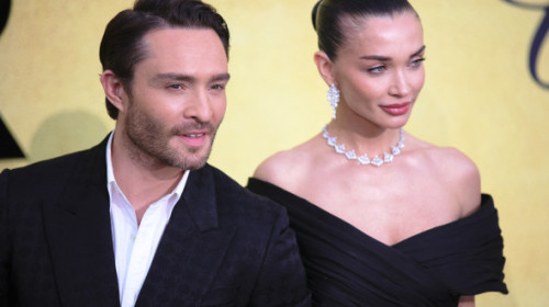 Ed Westwick și Amy Jackson, tandri și eleganți pe covorul roșu la Cannes. Actorul din Gossip Girl, topit după soția lui fermecătoare
