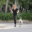 PREMIUM EXCLUSIVE Jennifer Garner FaceTimes A Friend During Her Daily Mile Jog
