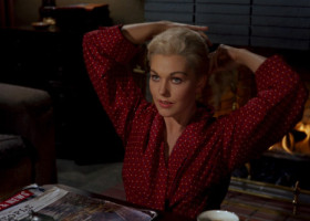 Cum arată Kim Novak din "Vertigo" la 92 de ani. Actrița făcută celebră de Hitchcock, elegantă și tonică la Veneția